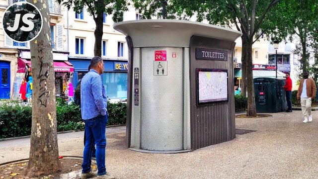 Self-Cleaning Public Toilets in Paris [VIDEO]