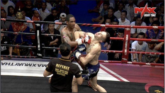 Unbelievable!!! The Only Double Knock down in Muaythai History ! [VIDEO]
