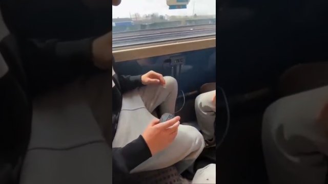What happens if I plug that mouse in the train and moves it [VIDEO]