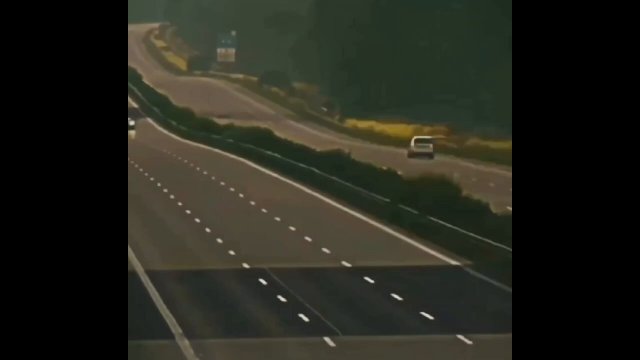 A Bugatti reaches 400 km/h on a highway with no speed limits [VIDEO]