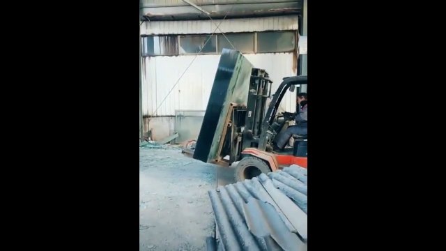 The forklift operator could not cope with the transport of glass