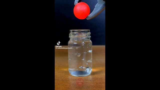 1000° red hot ball vs aloe vera gel [VIDEO]