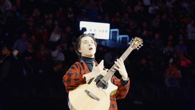 When NBA Hires Just One Guitarist for a Halftime Show [VIDEO]