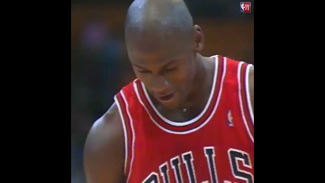 Michael Jordan shooting a free throw with his eyes closed, 1991 [WIDEO]