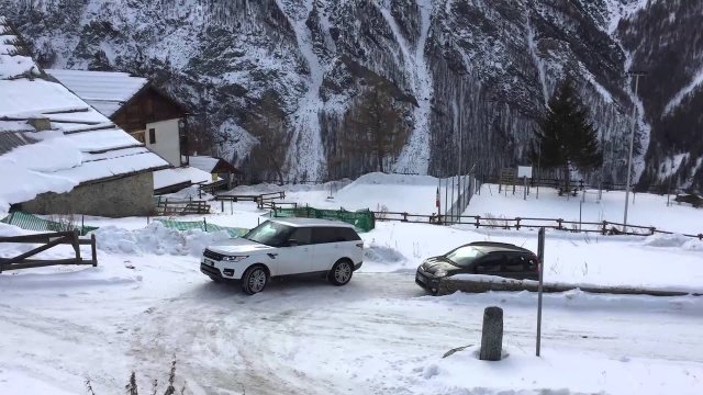 Fiat Panda beats Land Rover on ice