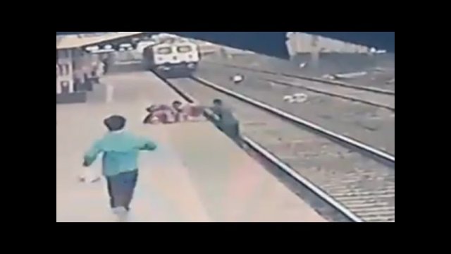 Brave railway man rescues a child amazingly; receives standing ovation