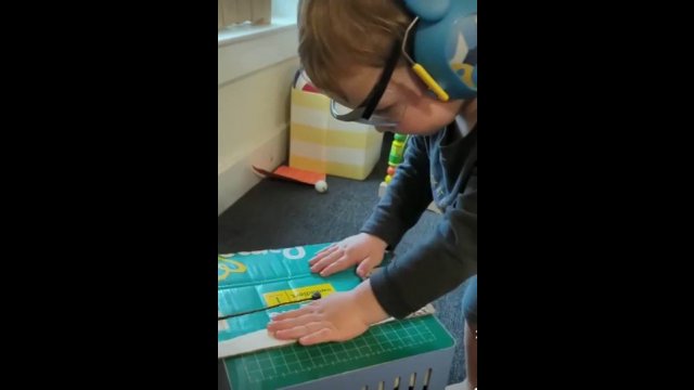 A bandsaw for children to cut cardboard [VIDEO]