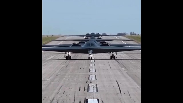 The B-2 bomber, the stealth aircraft that costs $1 billion each to build [VIDEO]
