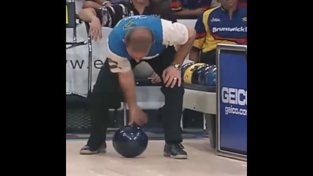 Some of the greatest bowling trickshots ever [VIDEO]