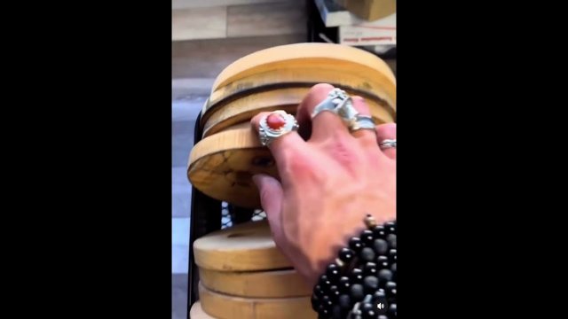 Creating a Dusty Top Hat [VIDEO]