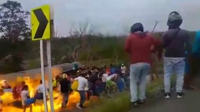 Overturned tanker truck that was transporting fuel explodes in Colombia [VIDEO]