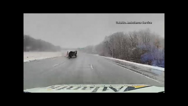 Ambulance narrowly avoids vehicle during rollover crash on I-95 [VIDEO]