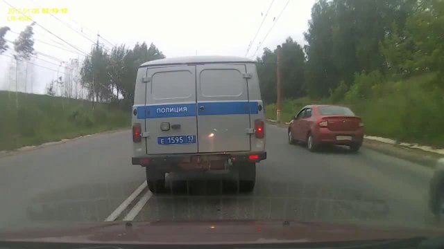 Escape from a police car in Russia