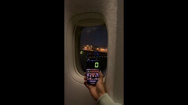 Real time speed of an airplane takeoff [VIDEO]