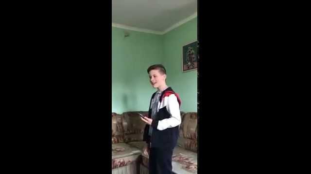 Dude sing gucci gang for grandmas [VIDEO]