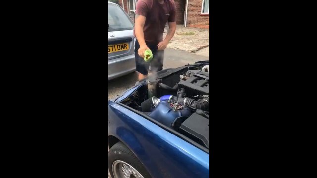 Man removes car's radiator cap and finds out [VIDEO]