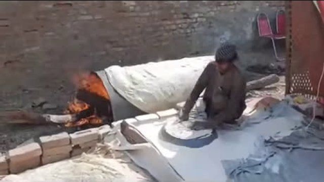 Pakistan's Biggest Rumali Roti