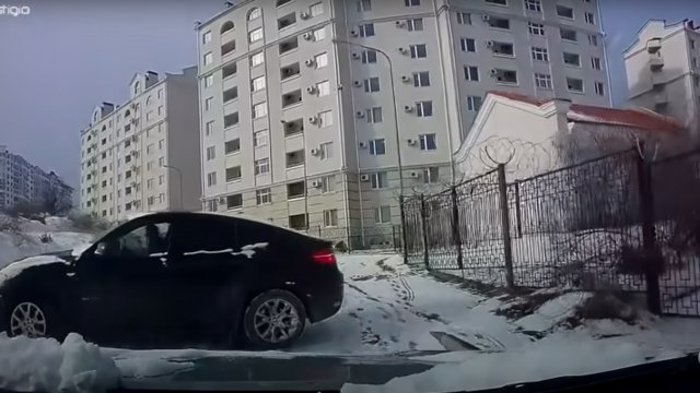 Quick thinking driver reverses away from sliding car