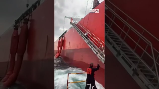 This is How They Board a Ship in Rough Seas [VIDEO]