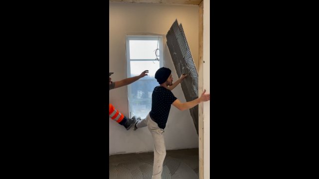 Installing the last part of the marble floor tile [VIDEO]