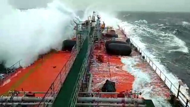 MONSTER WAVE hits bridge of oil tanker