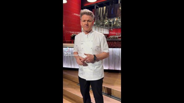 Gordon Ramsey shows his injury after getting in a life threatening bike accident [VIDEO]