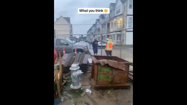 Guy pulls out a gun on construction workers for being too loud [VIDEO]
