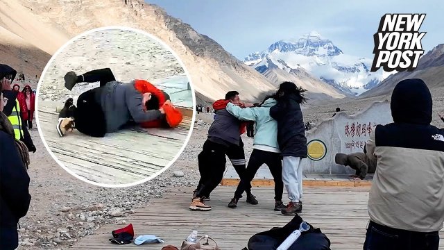Mt. Everest tourists throw punches over the perfect selfie position [VIDEO]