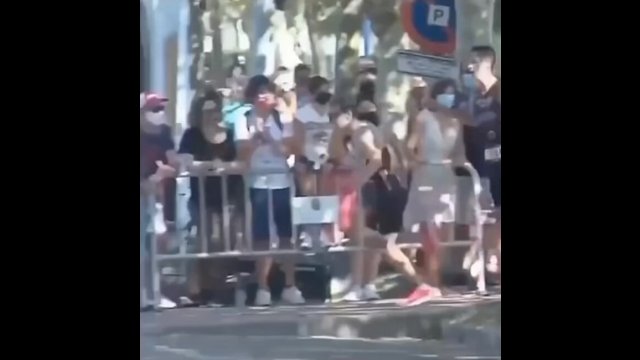 1st place marathon runner takes wrong turn, but his competitor shows him respect