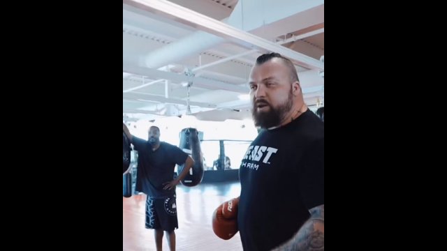 Eddie Hall just broke the world record punch force at the UFC PI [VIDEO]