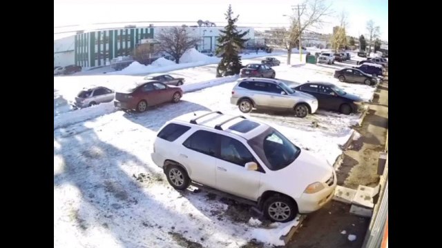 BMW driver tries to get out of parking lot [VIDEO]