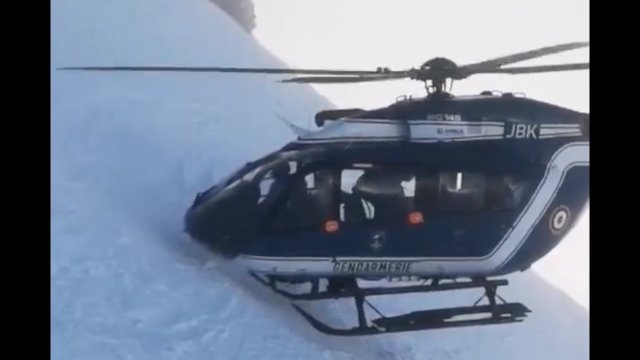 An amazing maneuver by a French gendarmerie pilot