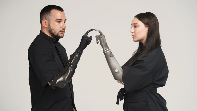 Esper Hand is a "human-like" prosthetic arm that can be controlled by the mind [VIDEO]