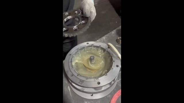 Gears and bearings beingc [VIDEO]