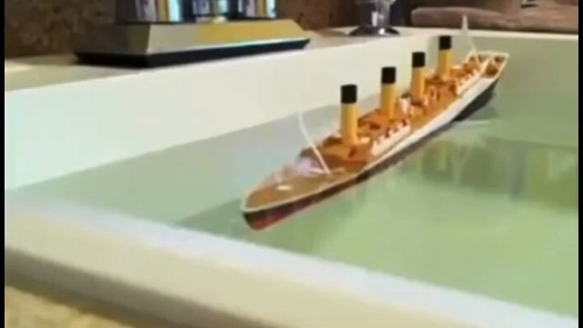 Titanic model that sinks like the real ship [VIDEO]