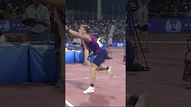 Record javelin throw comes close to the camera man [VIDEO]