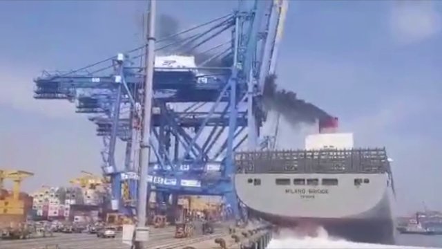 Container ship hit crane at high speed