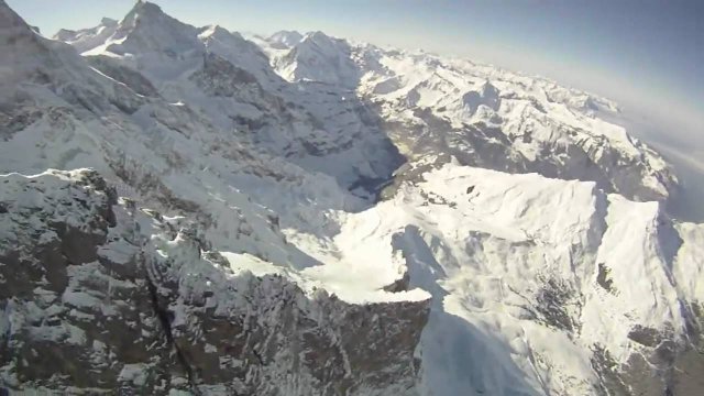 Speedriding, speedflying and wingsuitflying in the area of Wengen, Switzerland [VIDEO]