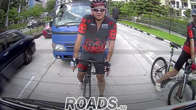 Instant Karma. Aggressive cyclist was not happy with the lorry driver who honked at him..
