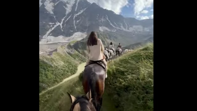 Horse ride with beautiful mountain views
