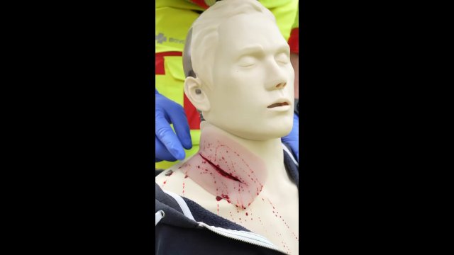 How to stop a hemorrhage on someone's neck [VIDEO]