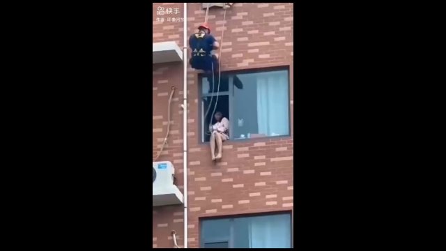 Hero firefighters! [VIDEO]