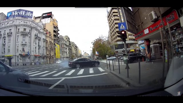 BMW fleeing from police loses control and crashes