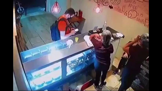 Couple takes a bullet when trying to steal a snack bar from you [VIDEO]
