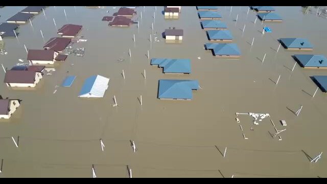 The flood is rapidly approaching the Russian city of Kurgan [VIDEO]