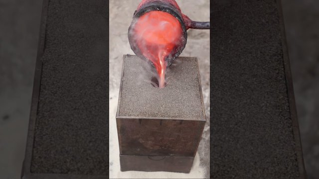 Casting Copper Hammer out of Scrap [VIDEO]