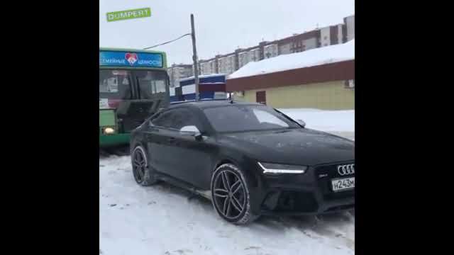 Audi RS7 Quattro Pulling Bus In The Snow [VIDEO]