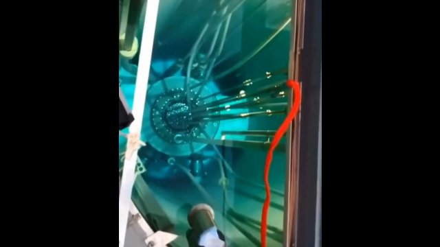 The moment when electrons appear to travel faster than light in a nuclear reactor [WIDEO]